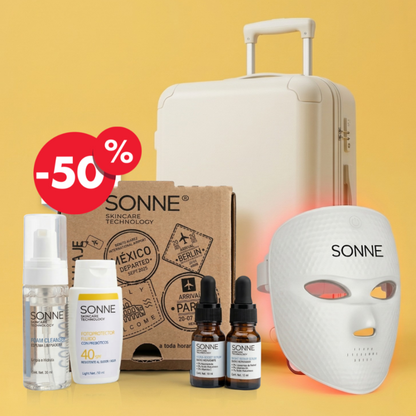 Combo de viaje Sonne: Máscara facial LED y Kit de rutina minimalista de 4 pasos en tamaño carry-on sobre fondo amarillo. Promoción exclusiva con 50% de descuento en el kit de viaje para un cuidado profesional en cualquier luga