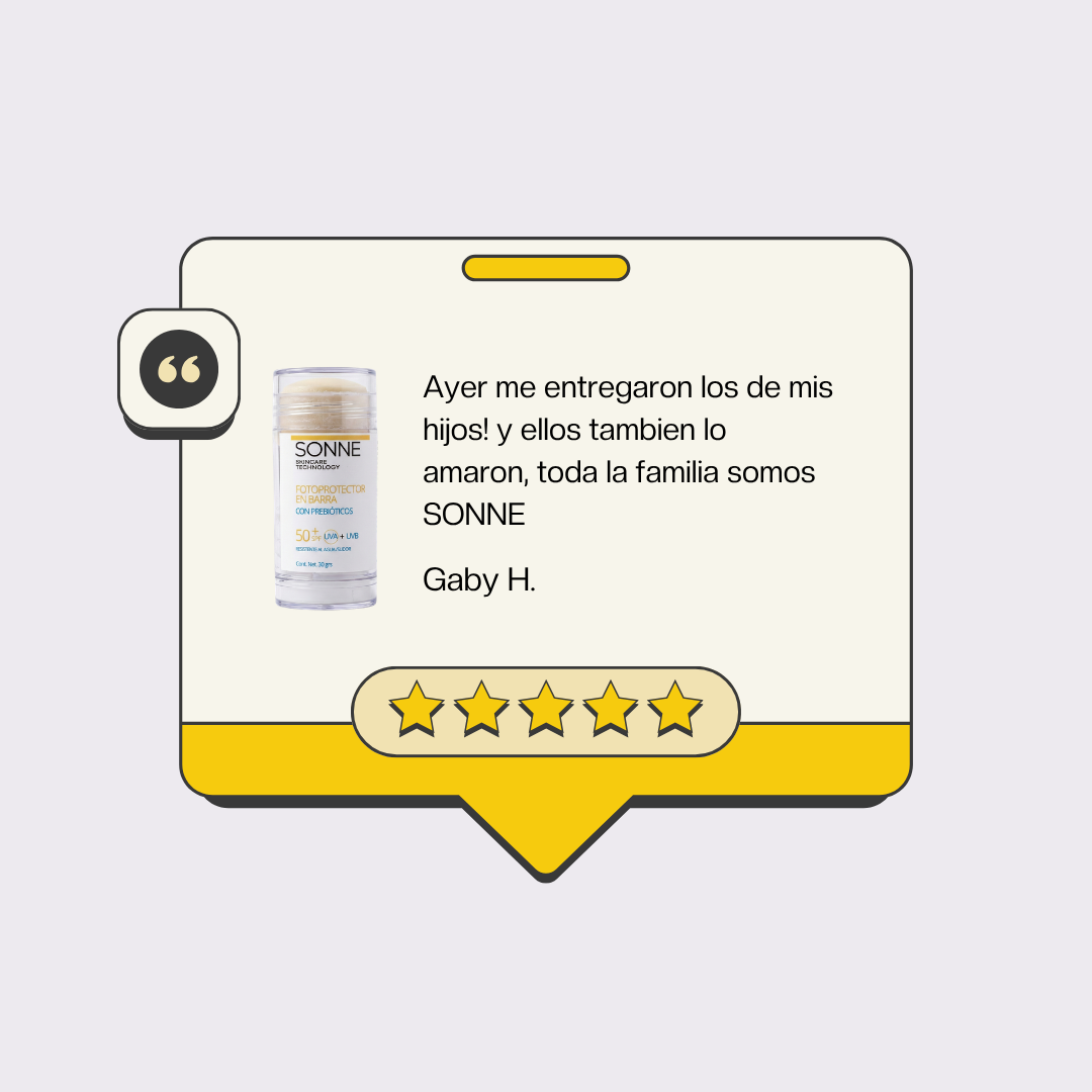Opinión de usuario sobre el protector solar en barra Sonne, destacando su practicidad y uso ideal para toda la familia y niños.
